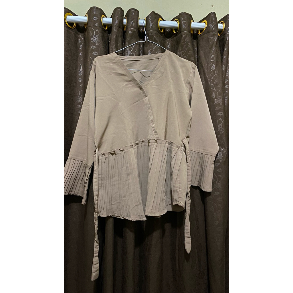 Preloved Blouse Ruffle