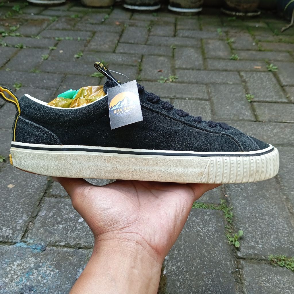 Sepatu Kets National Geographic