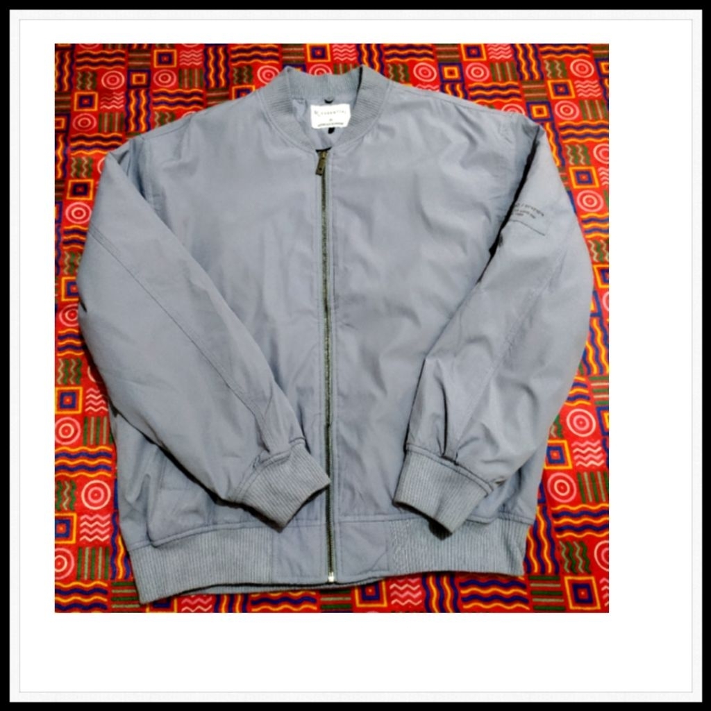 Jaket Bomber Essential by Hangten mulus