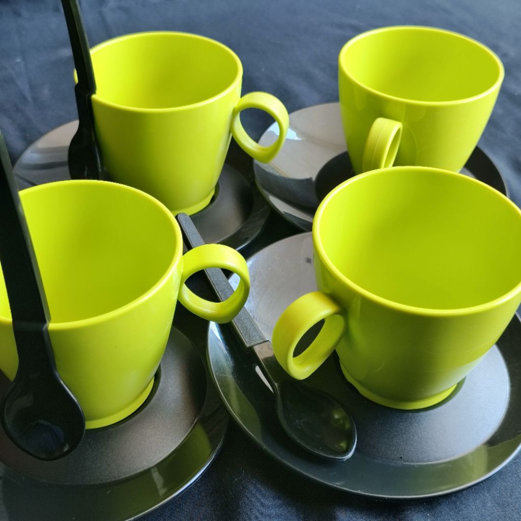 (SECOND & DEFECT) Moment Cup Hijau Neon (All) | Cangkir Kopi Teh dengan sendok dan tatakan – Tupperw