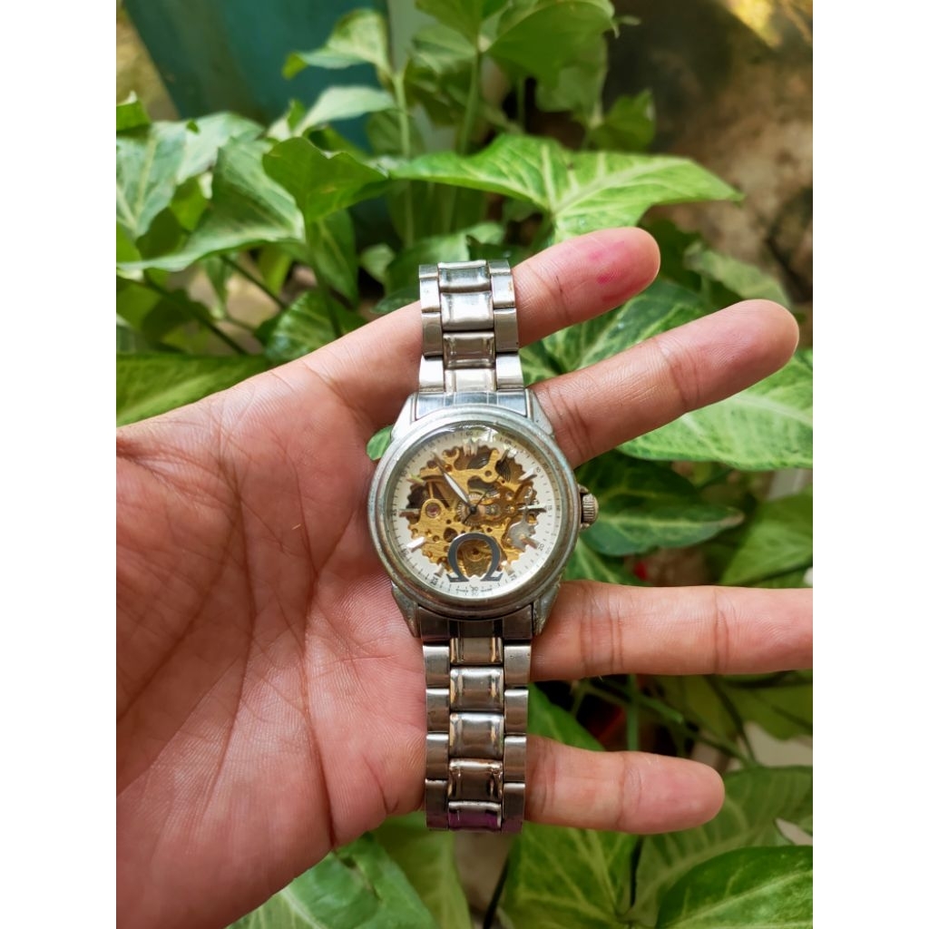 jam tangan eksklusif OMEGA