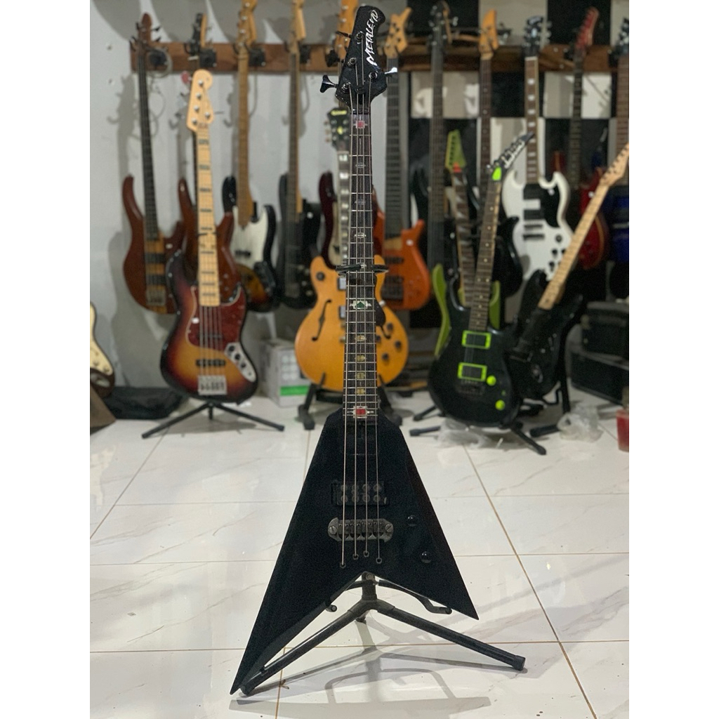 bass flying v senar 4 pickup pakai ibanez