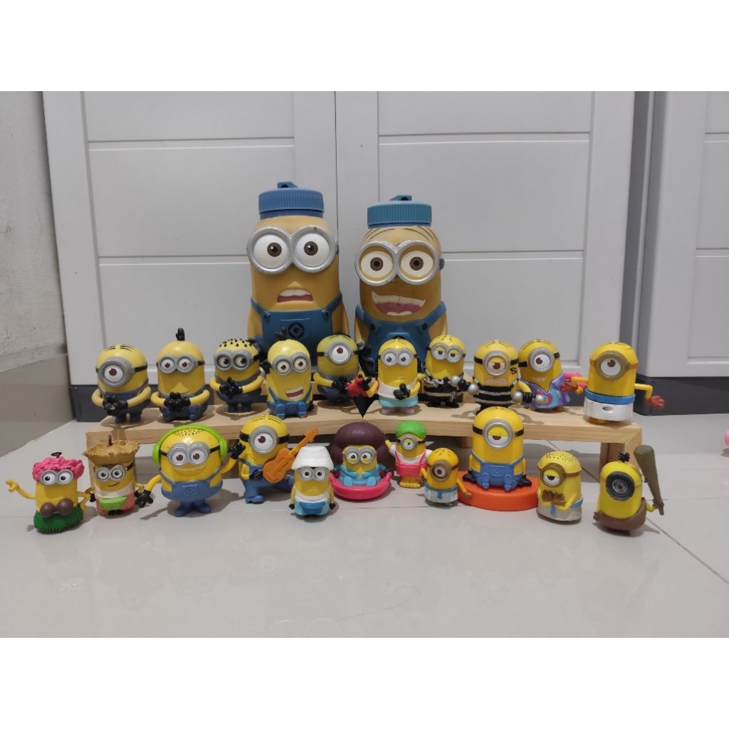 Happy Meal McDonalds, Botol Minum Tumblr Minions Despicable Me  Universal Studio Set & Minion Figure