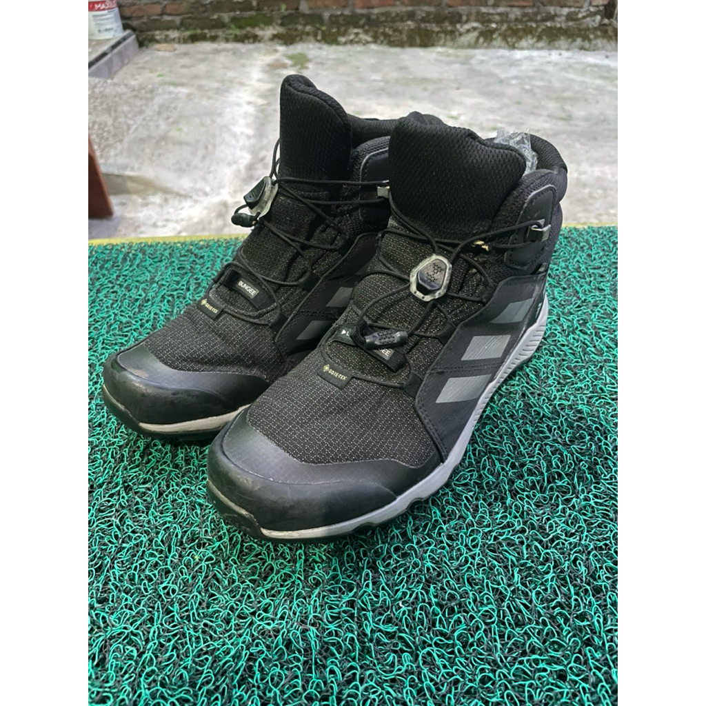 SEPATU GUNUNG SECOND SIZE 37