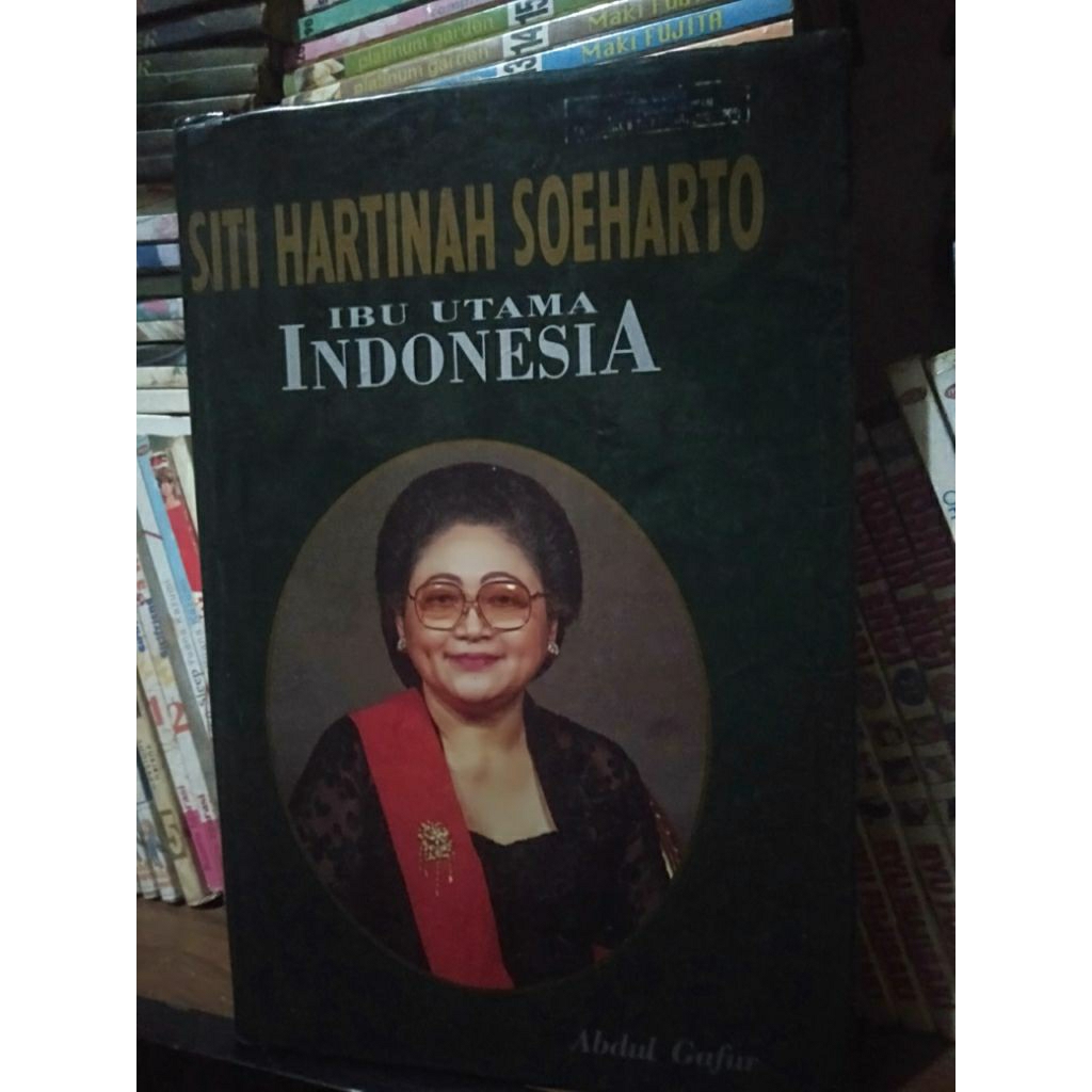 buku biografi: Siti hartinah Soeharto