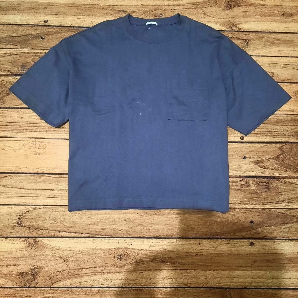 KAOS UNIQLO POCKET