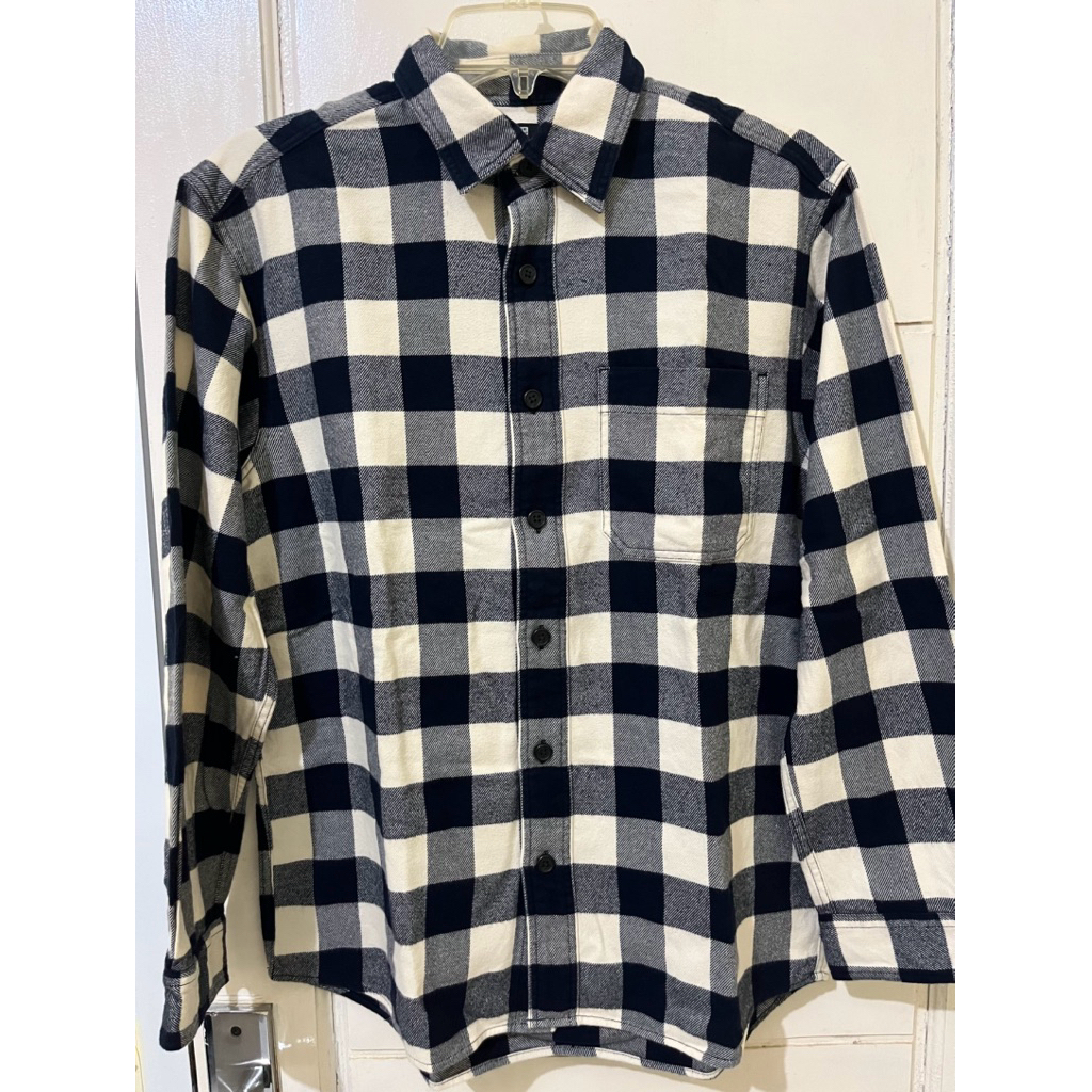 Flannel uniqlo white blue preloved