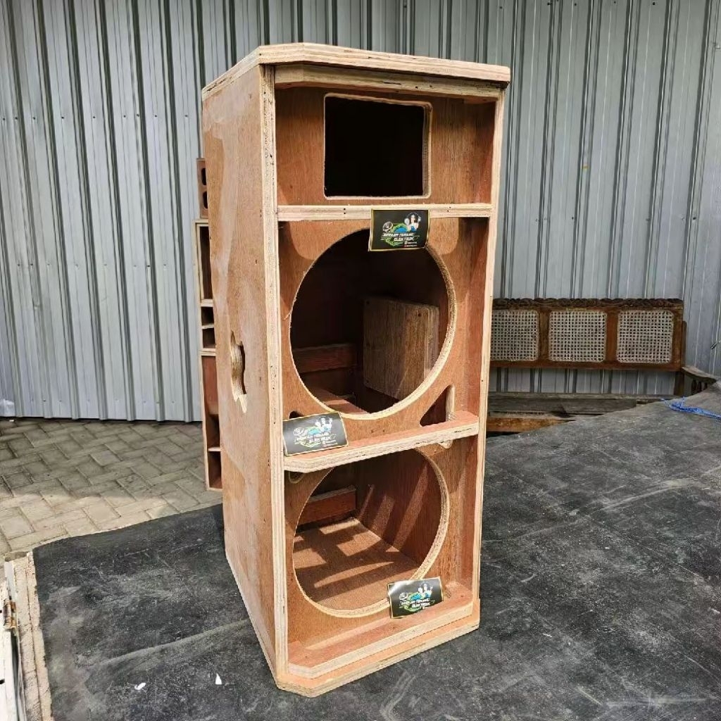 Box speaker SR 8in sudah cat finishing tekstur kulit jeruk