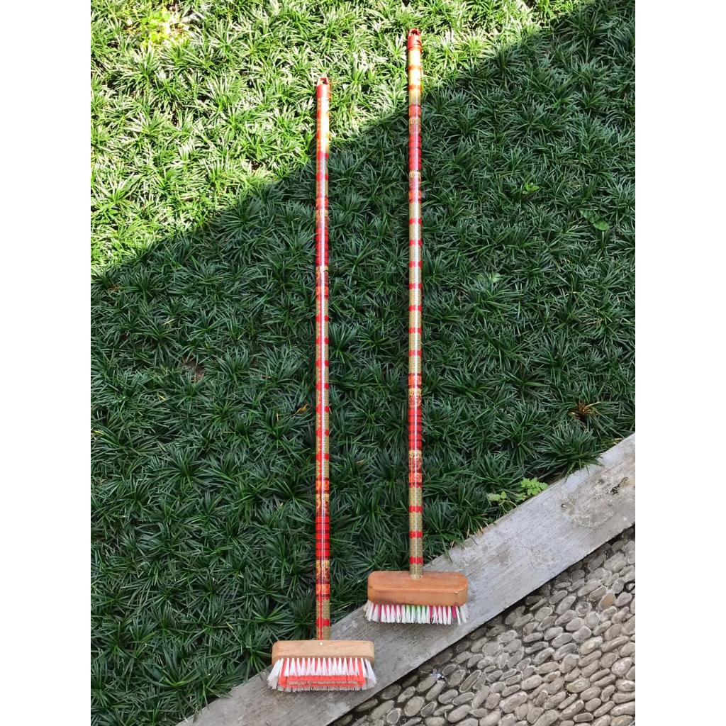 Sikat Kamar Mandi Gagang Panjang Kayu