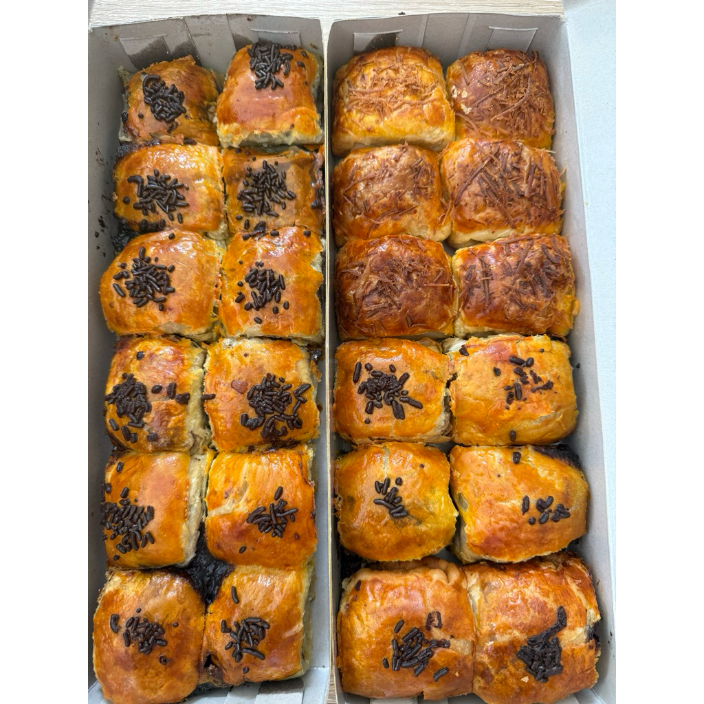 Bolen kulit pastry isi 12 pisang coklat dan pisang keju