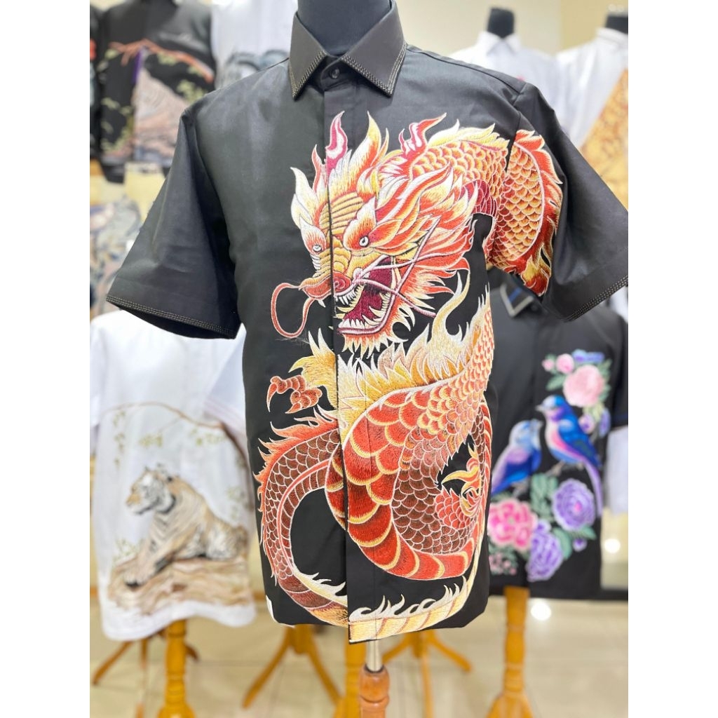 KEMEJA BORDIR LENGAN PENDEK MOTIF NAGA WARNA HITAM