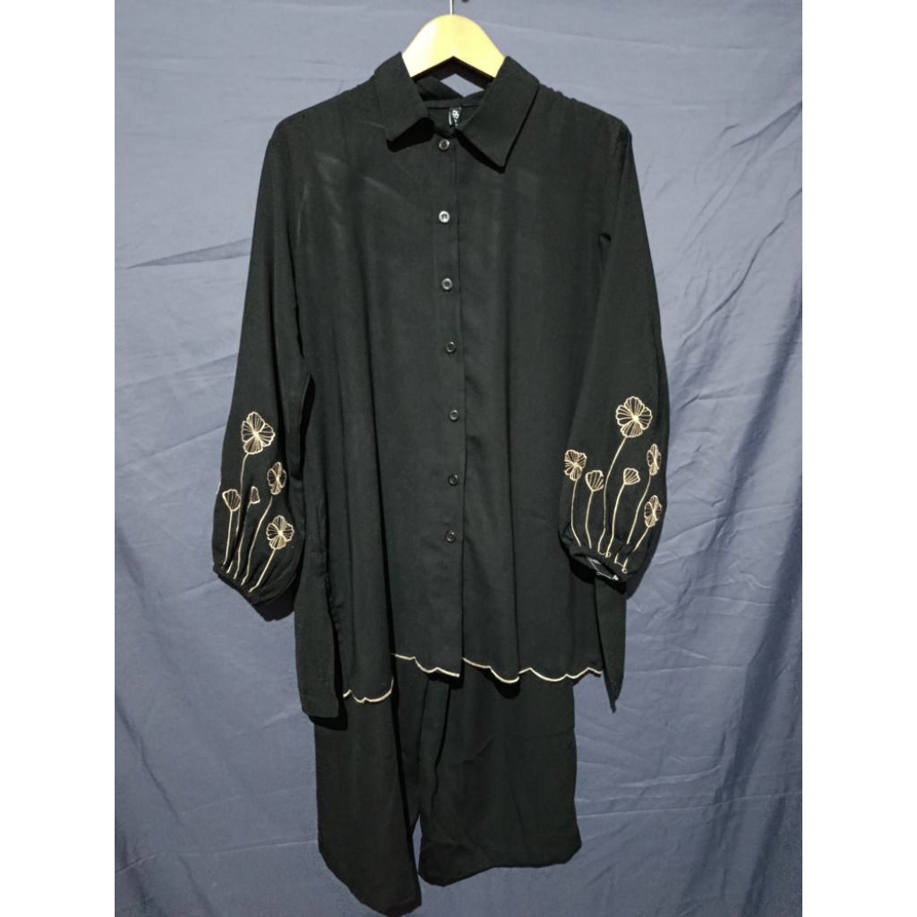 Oneset Tunik Hitam Bordir Bunga Kekinian
