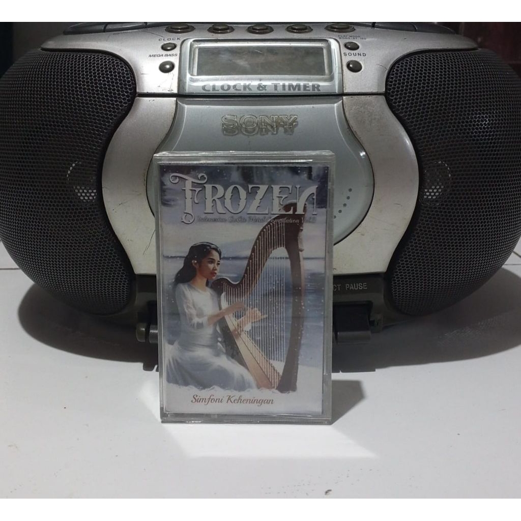 Kaset Pita Gothic Underground - Frozen - Simponi Kesunyian