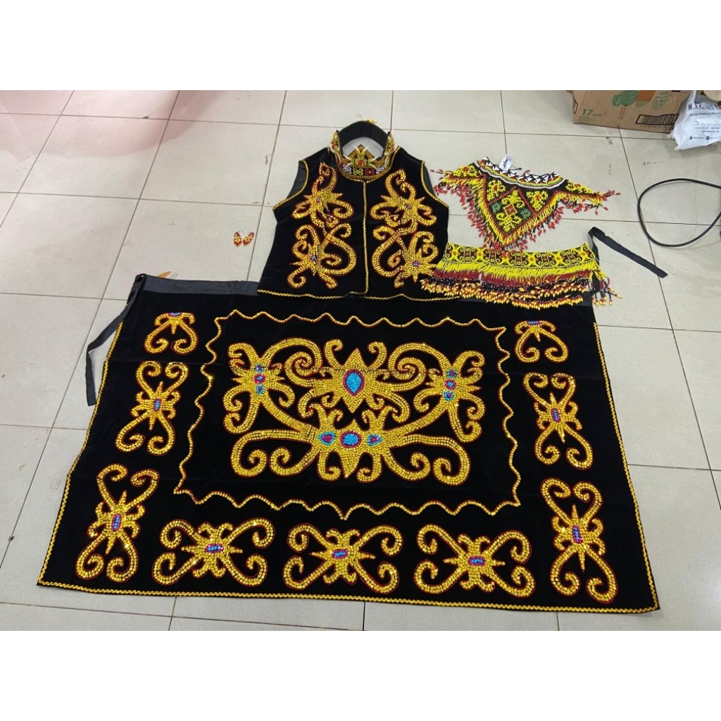 BAJU ADAT TRADISIONAL ADAT DAYAK - PAKAIAN ADAT DAYAK TRADISIONAL WANITA DEWASA
