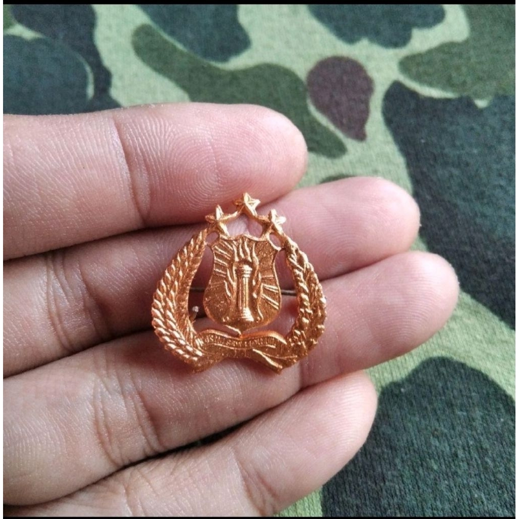 pin polisi jadul pin topi era abri jadul pin jadul lambang polri bros rastra sewa kottama pin bhayan