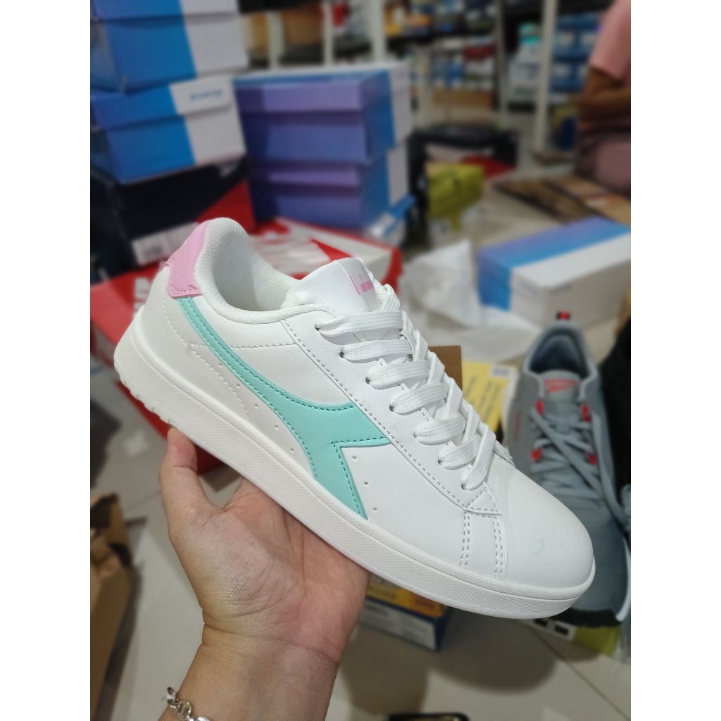 SEPATU WANITA DIADORA RUNNING