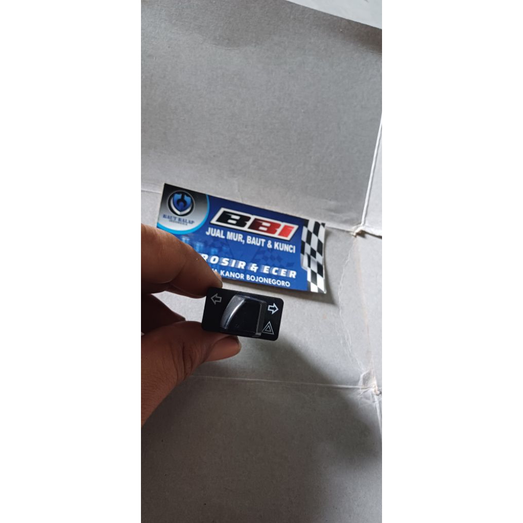 tombol/saklar hazard beat fi kotak kecil