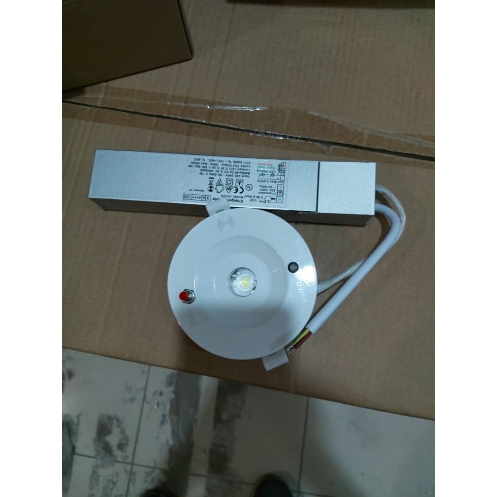 DL led emergency Input: 220-240V~50/60Hz 2. 7WLED Module

Battery:Ni-Cd SC 3.6V 1500mAh

Green: Powe