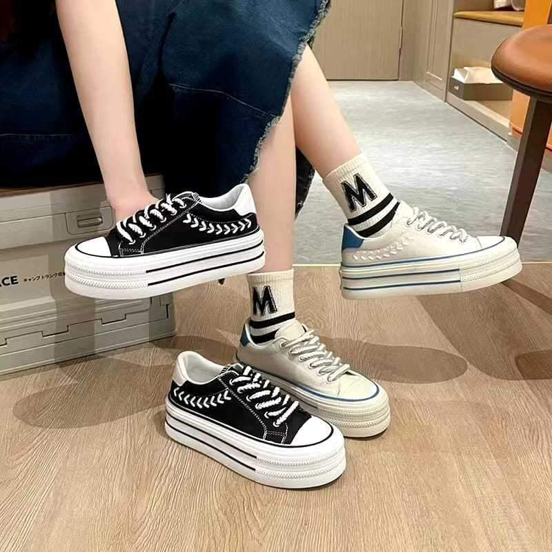 Sepatu Sneakers Import Kekinian Berkualitas tinggi Sepatu Olahraga Kasual Sepatu Sport Wanita Kets O