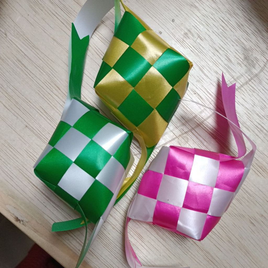 Tugas PRAKARYA Sekolah (KETUPAT PITA)