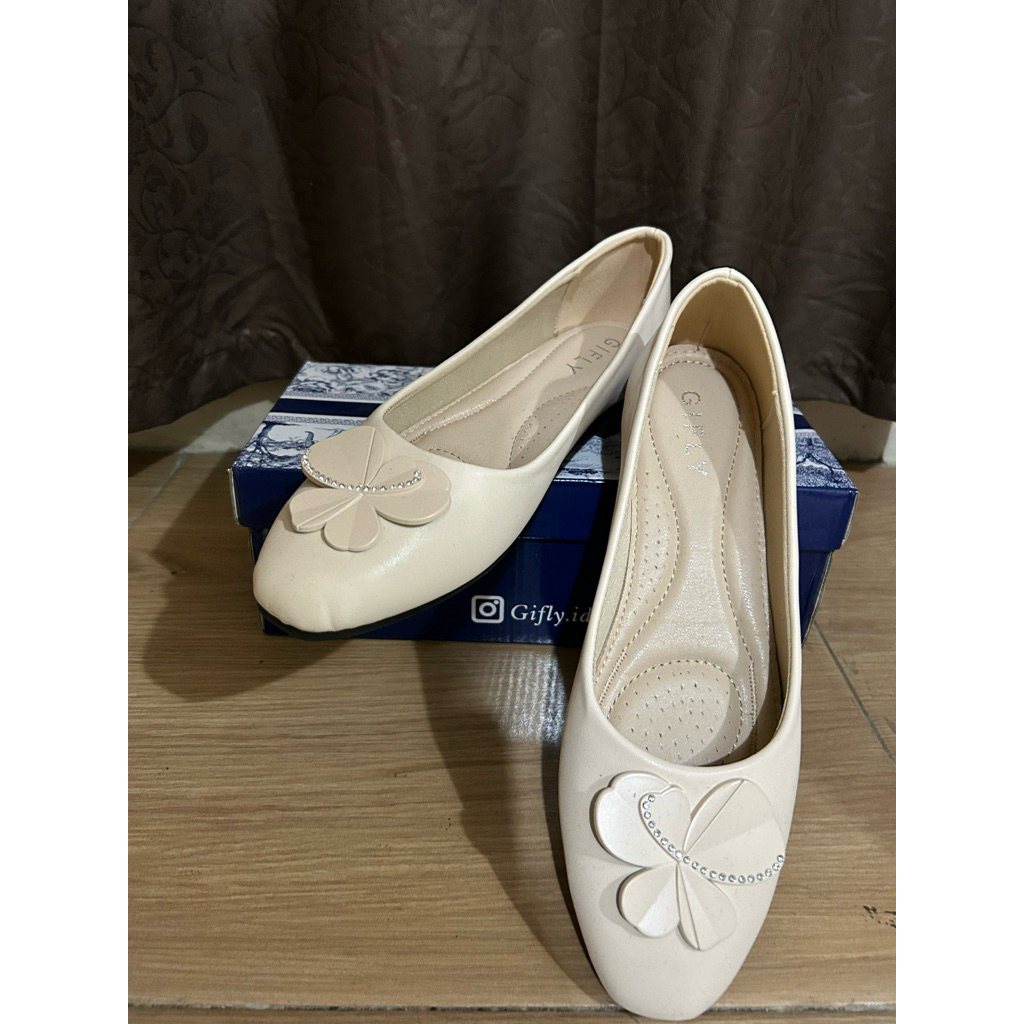 Preloved - GIFLY Aurora Sepatu Flat Shoes Wanita Sepatu Kerja Wanita
