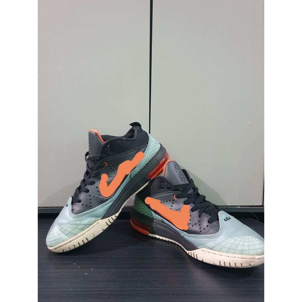 Sepatu Basket Second (Size 44.5)