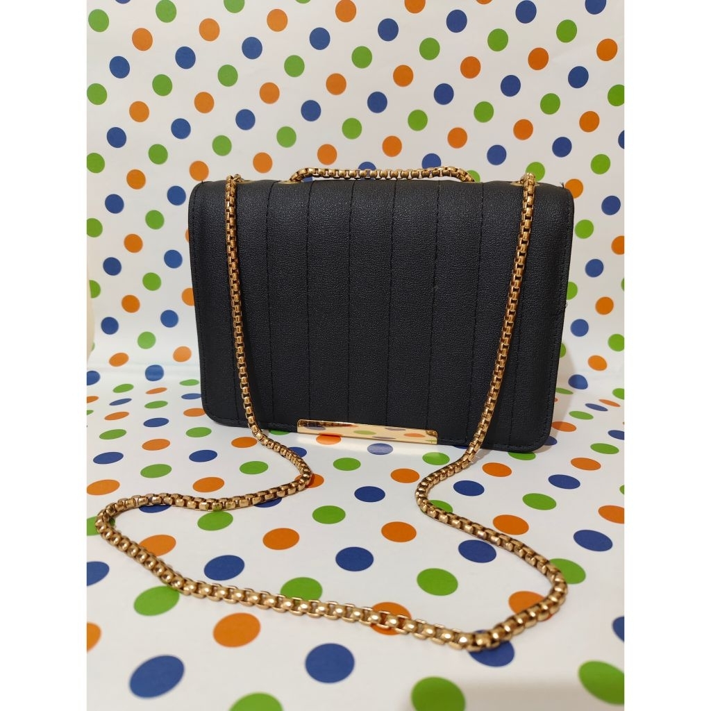 (Preloved) Tas Hitam Rantai Gold