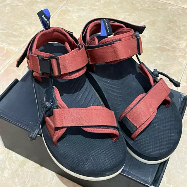PRELOVED HIJACK SANDALS