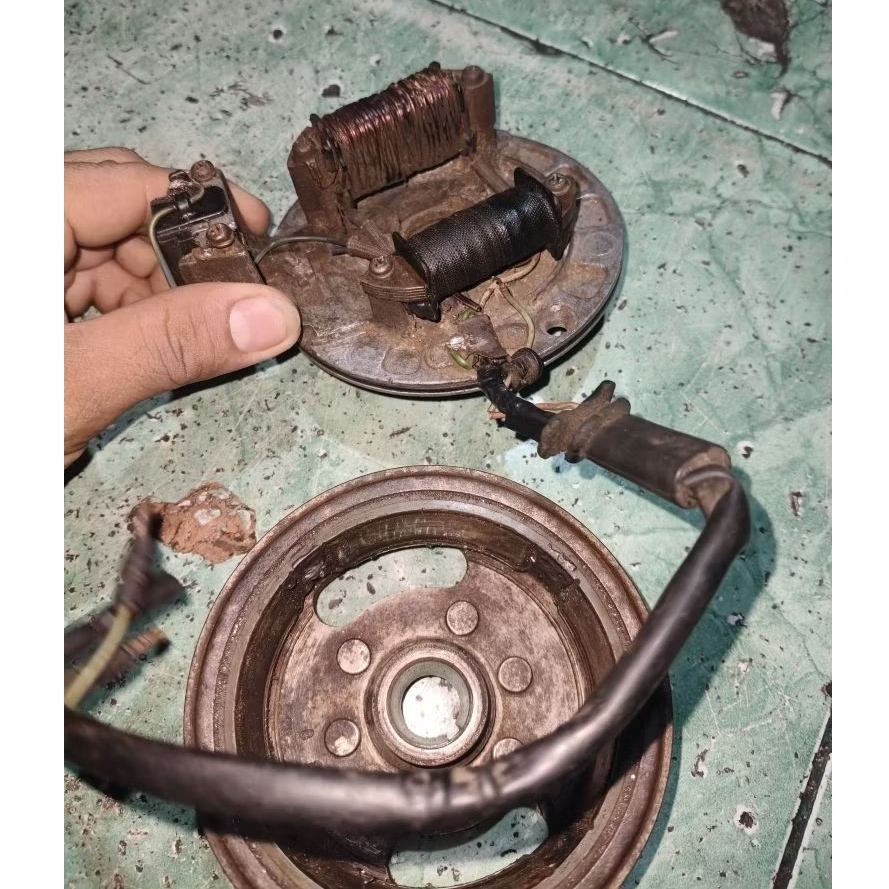 spul sepul magnet magned seat Honda win Win barang masih bagus ORI bawaan copotan cabutan lepasan mo