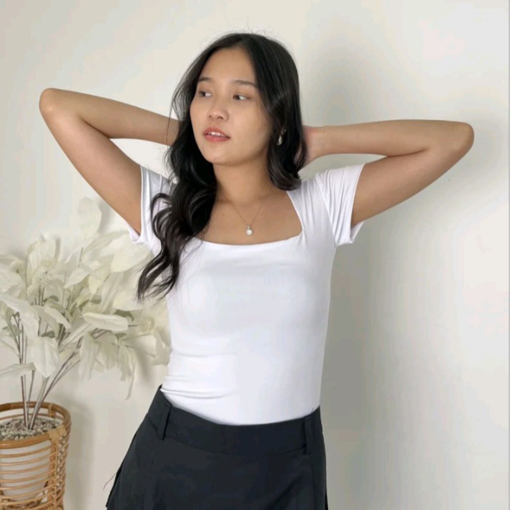 Preloved Lolabae Baju Atasan Wanita | Bodysuit Basic Polos Lengan Pendek Leher Kotak | Kaos Jersey S