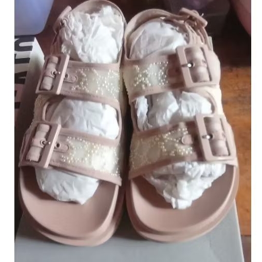 Sandal Wanita Charles & Keith