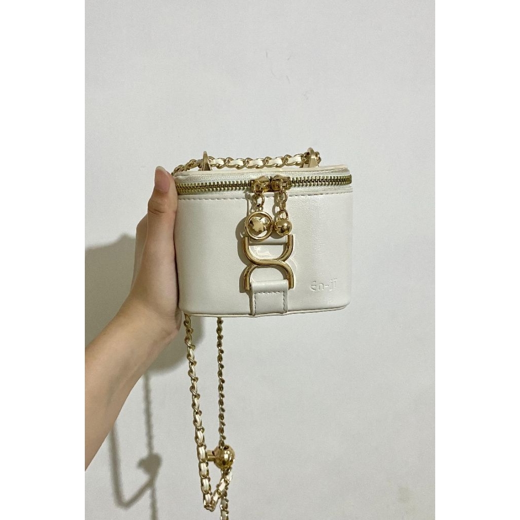 Preloved ENJI sling bag