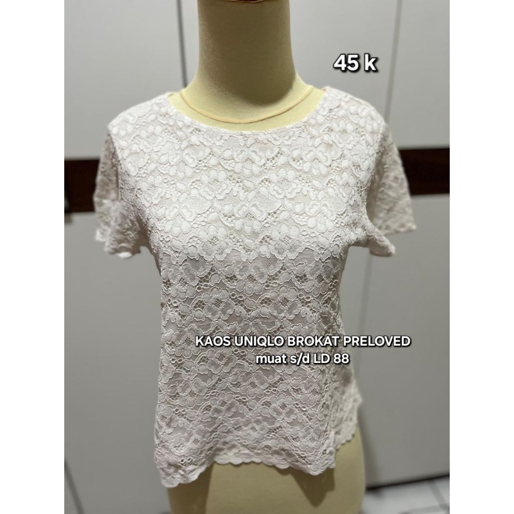 KAOS UNIQLO BROKAT