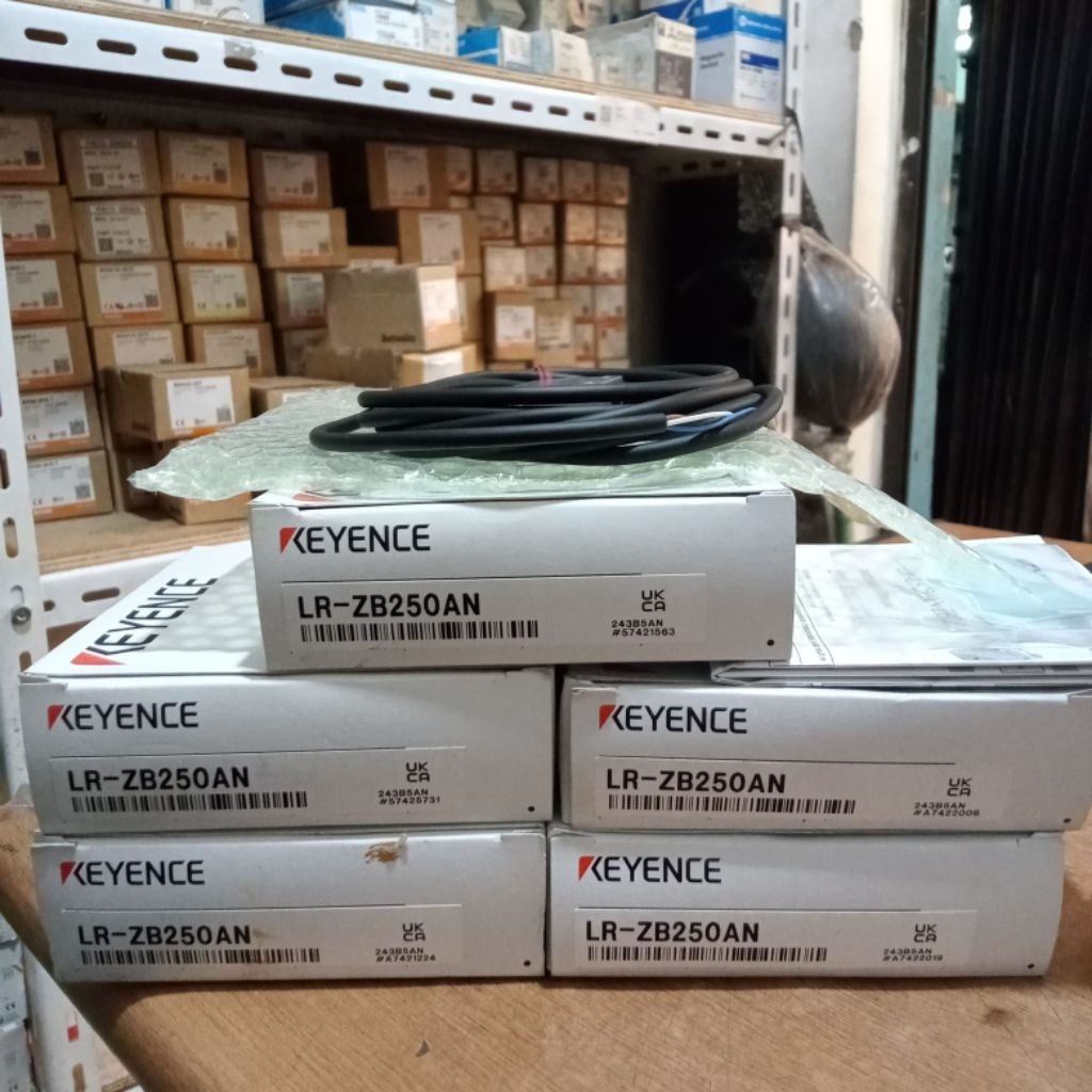 SENSOR KEYENCE LR-ZB250AN ORIGINAL