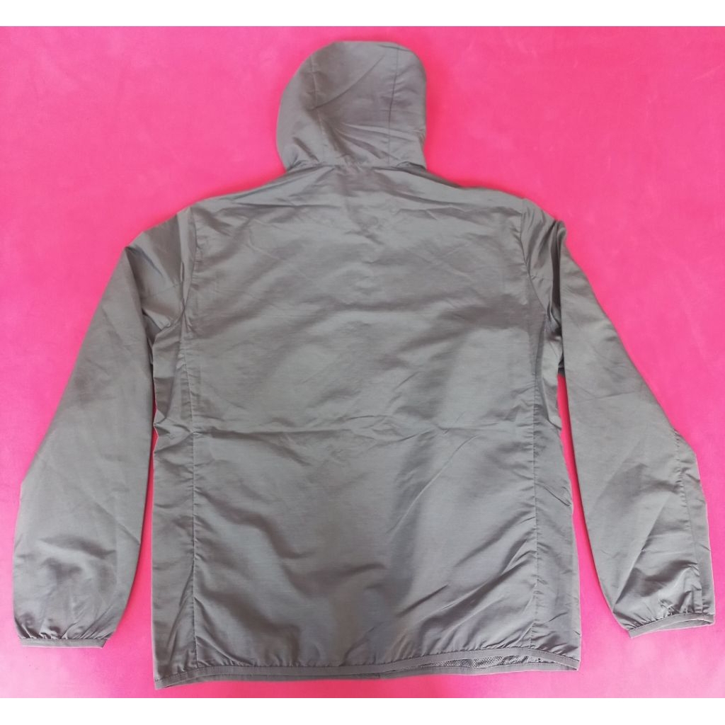 jaket running Pria.UNIQLO