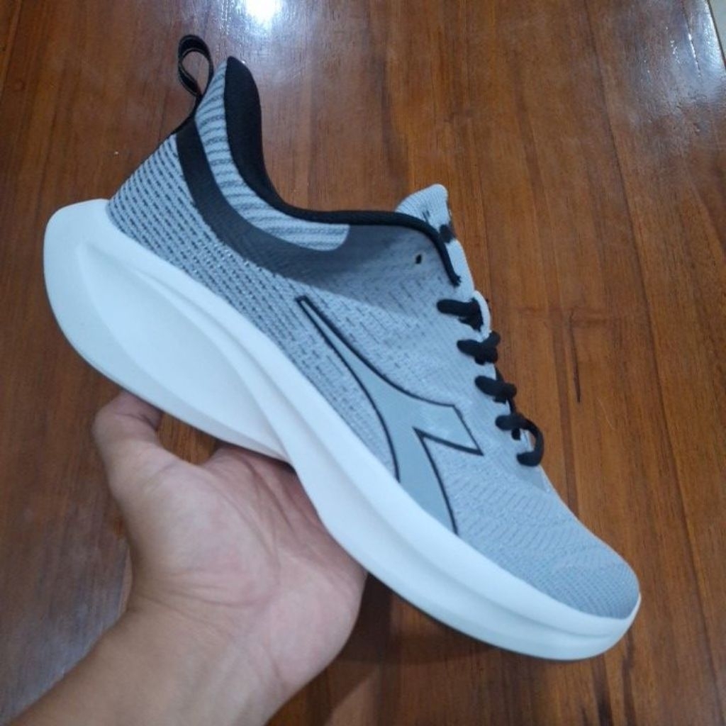 DIADORA Size 44 / SEPATU OLAHRAGA DIADORA