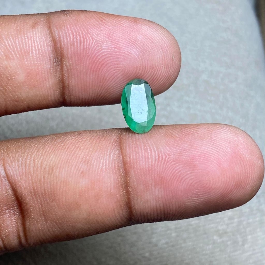 Natural Emerald Beryl Jamrud Asli Batu Zamrud Dim 10.5x6.5x3.5 CT 1.40