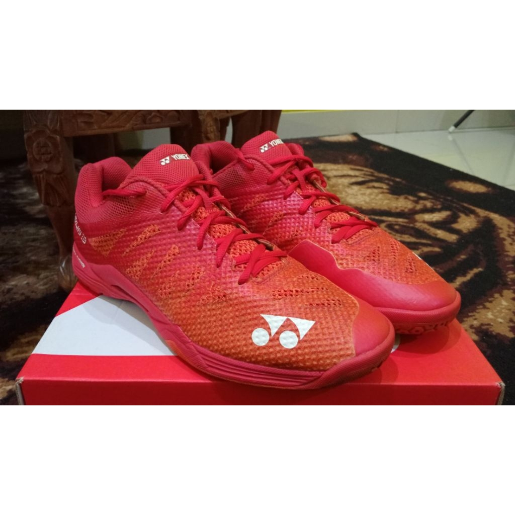 Sepatu badminton bekas second original yonex aerus 3 (merah)