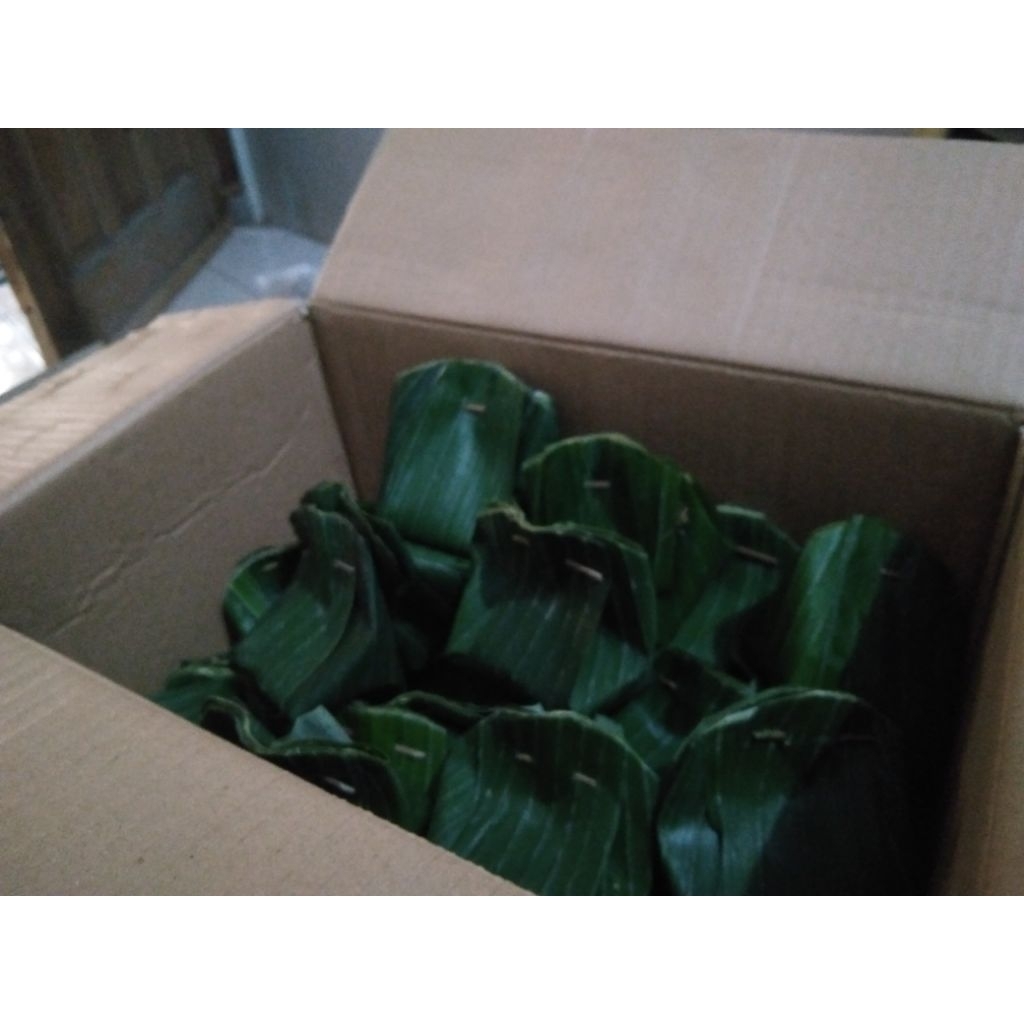 Tape ketan hijau Manis Cirebon ,isi 12pcs