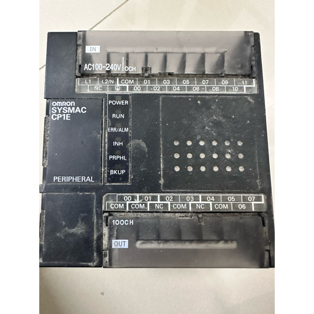 PLC OMRON CP1E-E20D-A