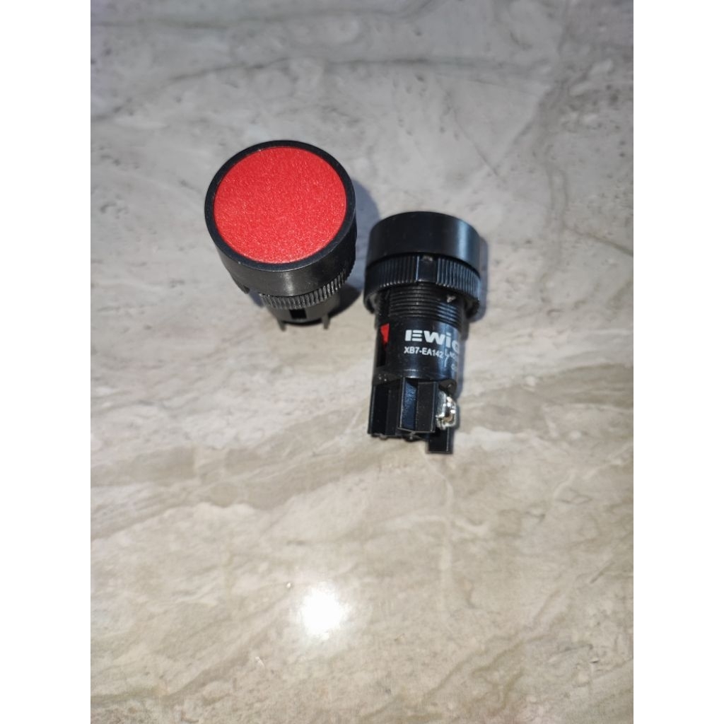 Push button EWIG Merah XB7-EA142