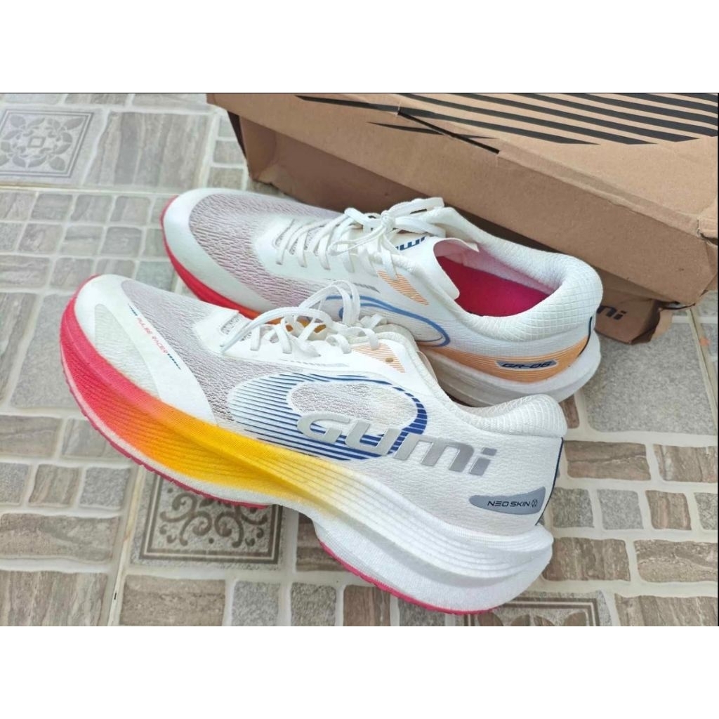 GUMI SPORT RUNNING SHOES SIZE 44
