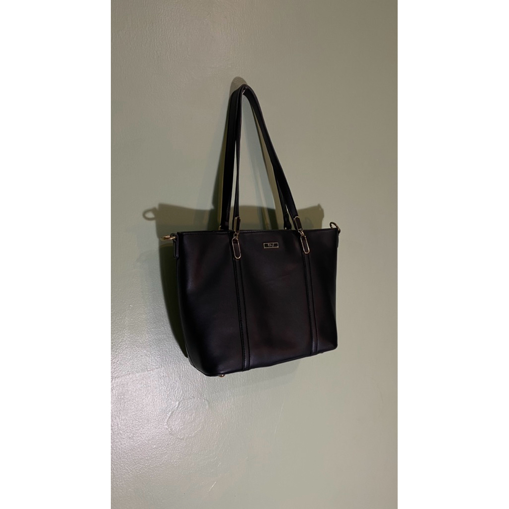 [PRELOVED] Enji Tote bag - black leather