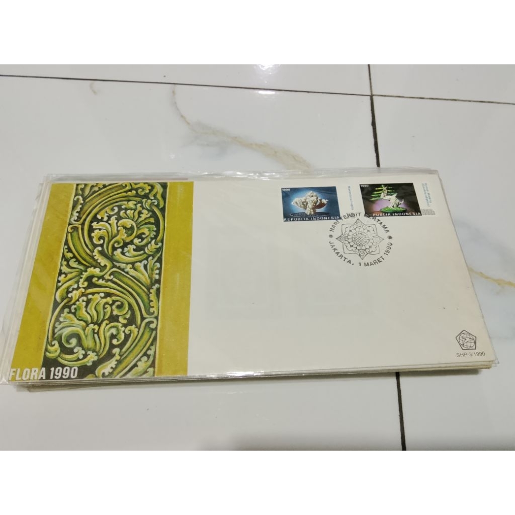 Sampul Hari Pertama Flora 1990