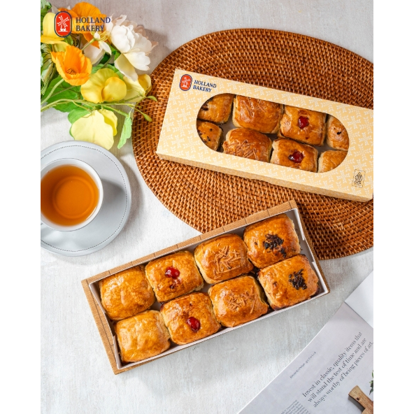 Pisang Bolen Box Isi 8 Pcs Holland Bakery Pisang bolen