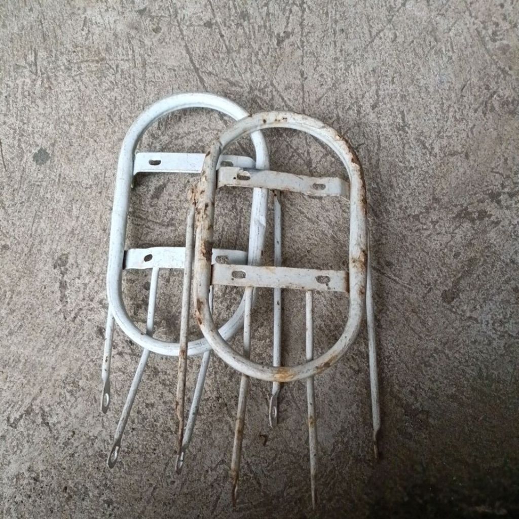 Bagasi / goncengan sepeda anak ukuran 12 in,bekas