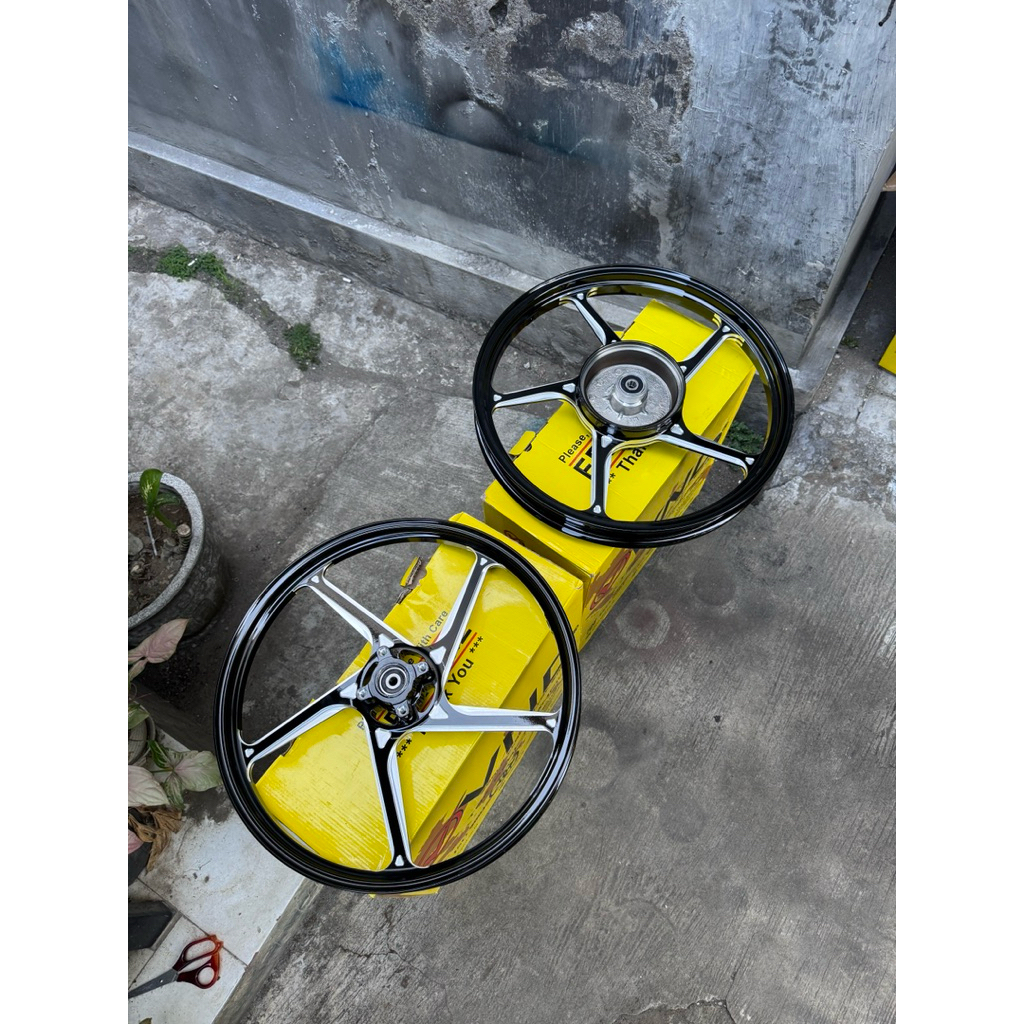 VELG VND KZR ak55 JUPITER VELG PALANG JUPITER VELG JUPITER VND ak55 KZR RING 17 UKURAN 140-160 velg 