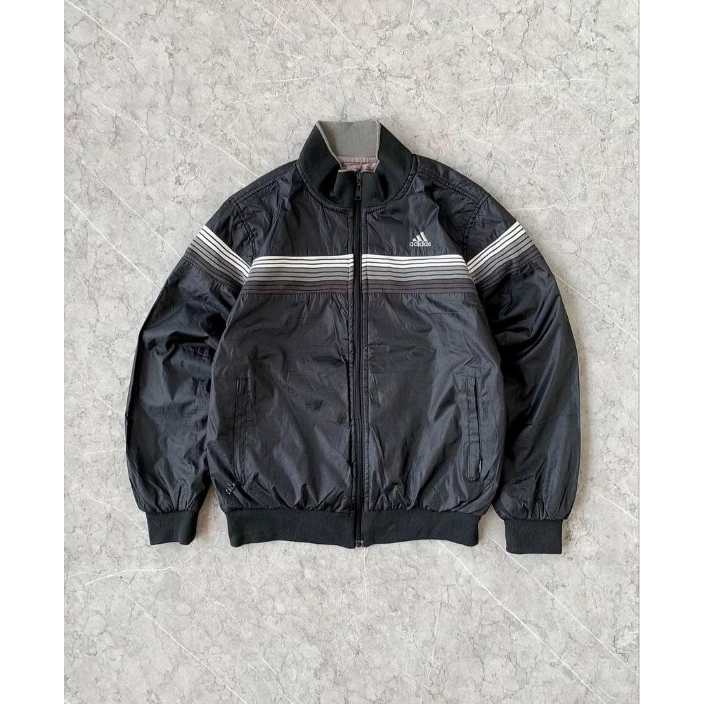 jaket hitam bolak balik