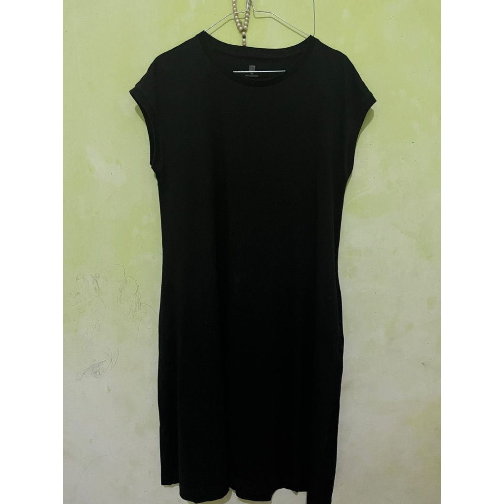 Dress Hitam Uniqlo