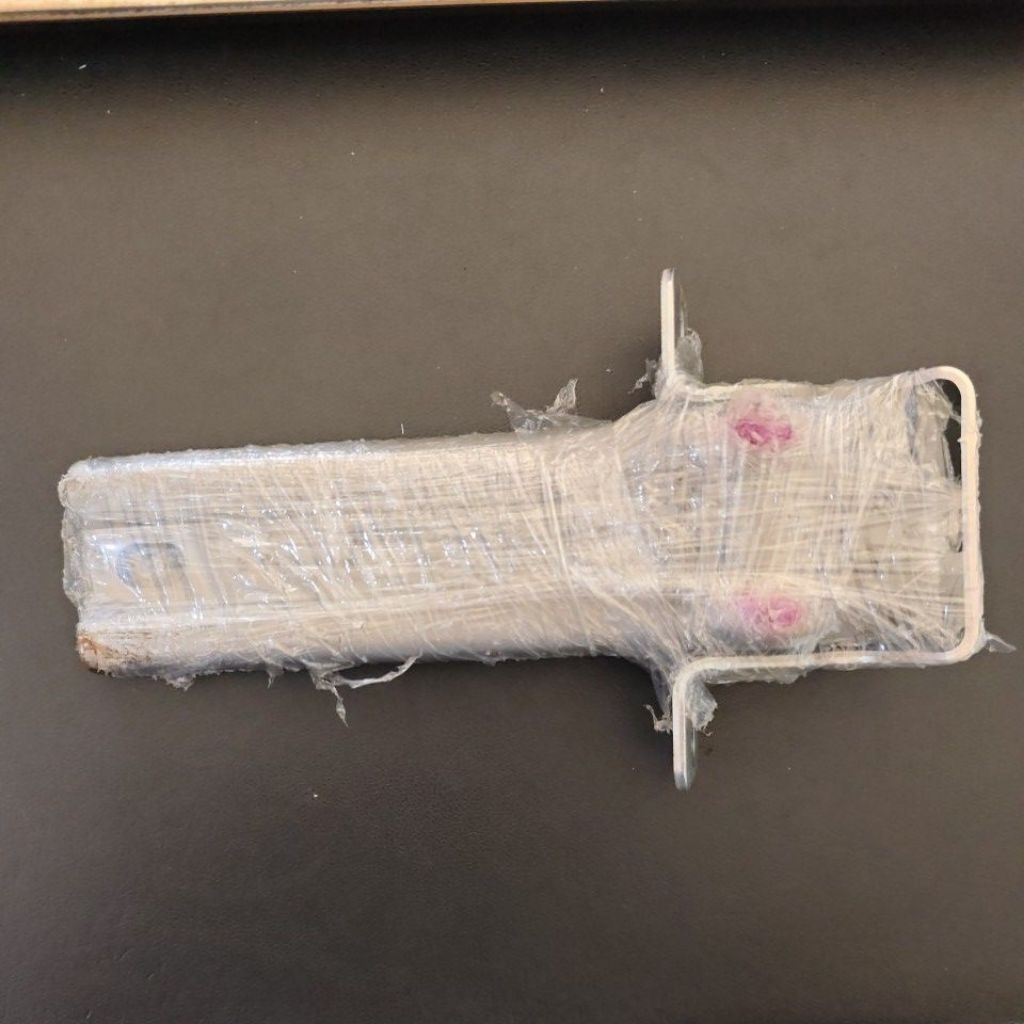 ENGSEL PINTU DEPAN L300 EURO 4 ORIGINAL BAGIAN BAWAH